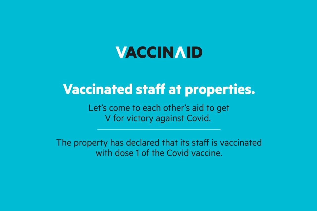 Vaccinated Staff- Oyo Townhouse 105 Khar West Station Hotel Mumbai Exterior photo